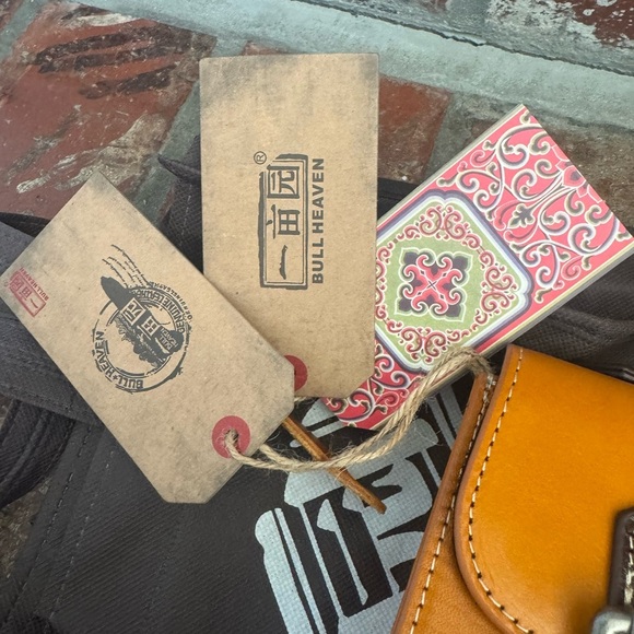 Stylish Tan and Brown Leather Satchel🤎neutral,very versatile,comes w/duster bag🌎 - Picture 15 of 16